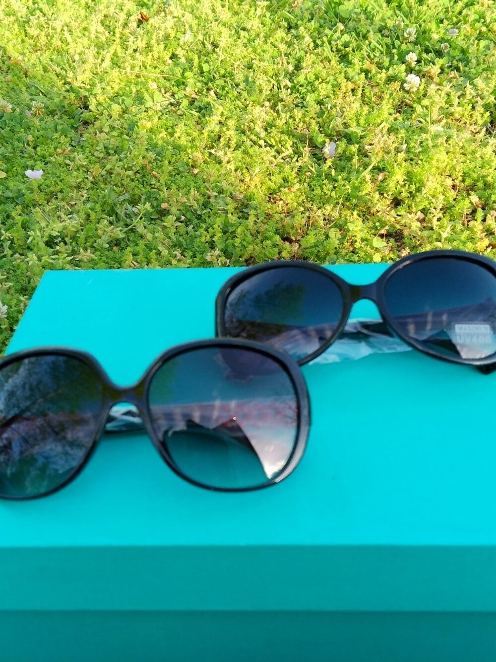 2 PAIR OF SUNGLASSES NEW IN PK HB